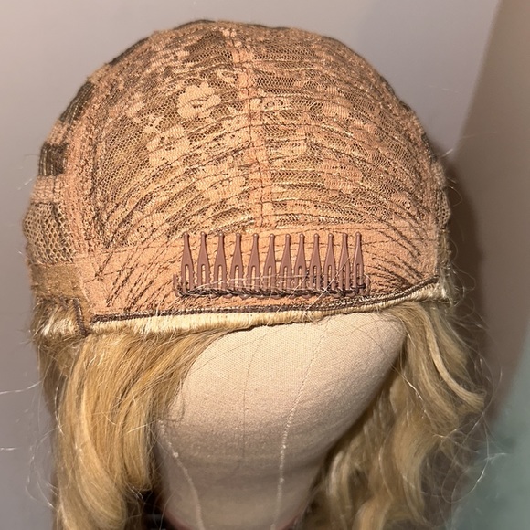 Color 615 synthetic wig curly - Picture 8 of 9